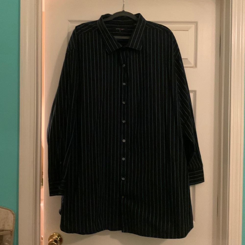 Big and Tall Men’s kind sleeved shirt.